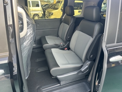 新型フリード(ホンダ)新車見本展示無 後席内装