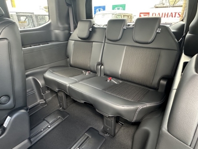 ステップワゴン(ホンダ)登録済未使用車 後席から見た前席