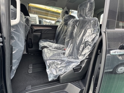 デリカD:5 4WD(三菱)レンタ登録済未使用車 後席から見た前席