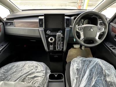 デリカD:5 4WD(三菱)レンタ登録済未使用車 内外装写真他