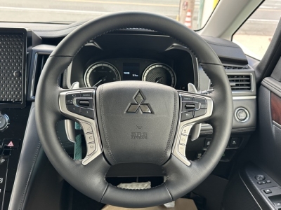 デリカD:5 4WD(三菱)レンタ登録済未使用車 内外装写真他１