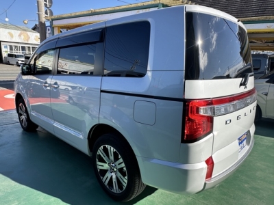 デリカD:5 4WD(三菱)中古車 後方