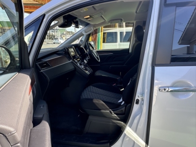 デリカD:5 4WD(三菱)中古車 前席内装