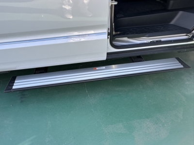 デリカD:5 4WD(三菱)中古車 後席から見た前席