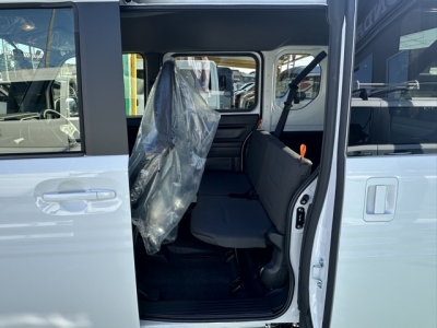N-VAN(ホンダ)届出済未使用車 後席内装