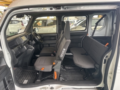 N-VAN(ホンダ)中古車 後席内装