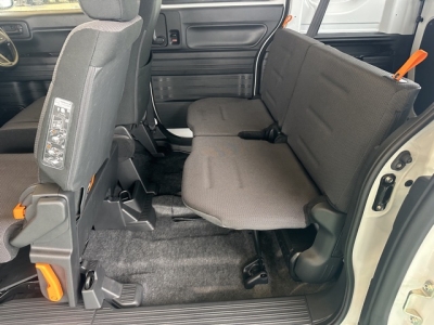 N-VAN(ホンダ)中古車 後席から見た前席