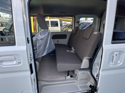 エブリイバンのOEM(スズキ)届出済未使用車 後席内装