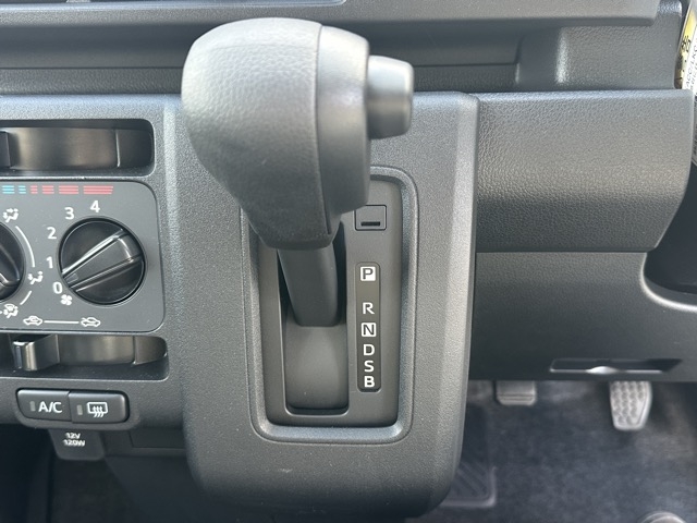 ハイゼット(ダムド)届出済未使用車 15