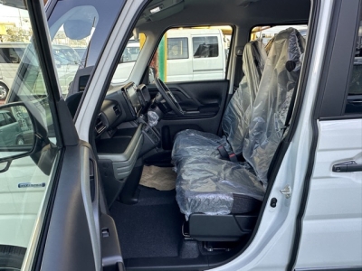 新型スペーシアギア(スズキ)届出済未使用車 前席内装