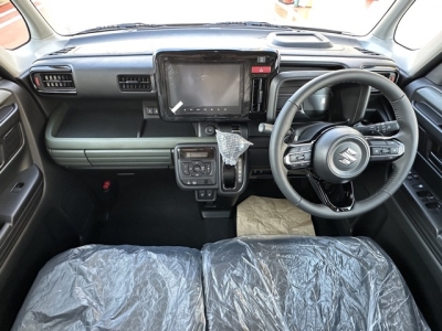 新型スペーシアギア(スズキ)届出済未使用車 内外装写真
