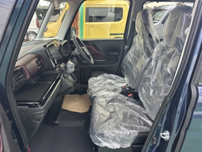 新型スペーシアカスタム(スズキ)届出済未使用車 前席内装