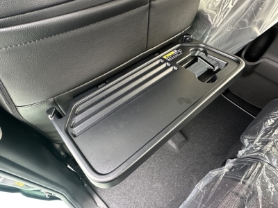 新型スペーシアカスタム(スズキ)届出済未使用車 後席から見た前席