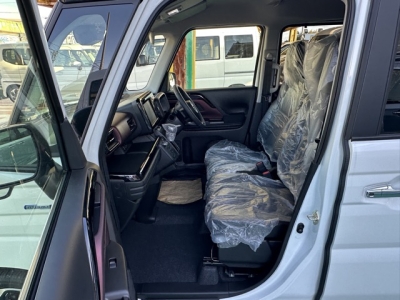 新型スペーシアカスタム(スズキ)届出済未使用車 前席内装