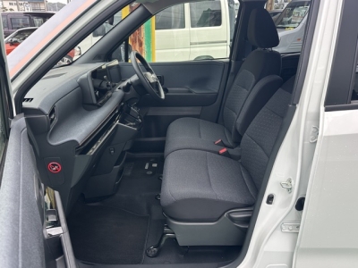 サクラ(ニッサン)中古車 前席内装