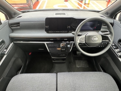 サクラ(ニッサン)中古車 後席から見た前席