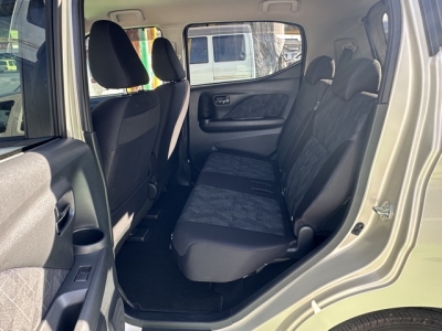 ekクロス(三菱)中古車 後席内装