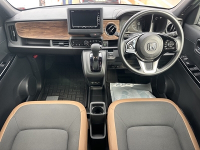 N-ONE(ホンダ)中古車 後席から見た前席