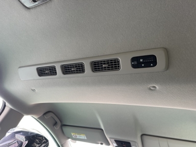 新型フリード(ホンダ)新車見本展示無 内外装写真他２