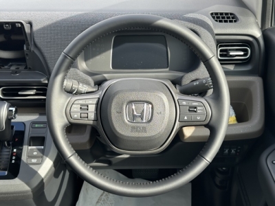 新型フリード(ホンダ)新車見本展示無 内外装写真他