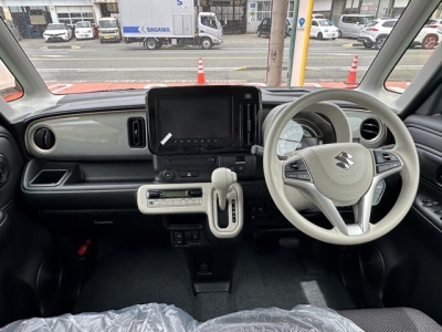 ワゴンＲスマイル(スズキ)新車見本展示無 後席から見た前席