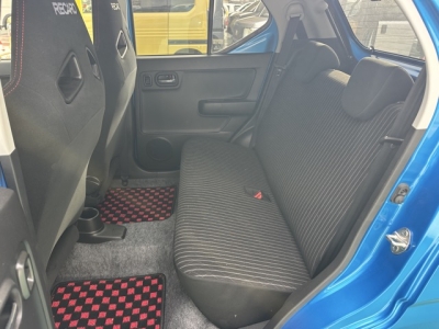 アルトワークス(スズキ)中古車 後席から見た前席