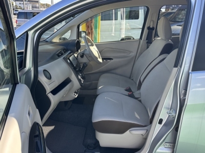 デイズ(ニッサン)中古車 前席内装