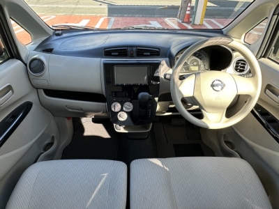 デイズ(ニッサン)中古車 後席から見た前席