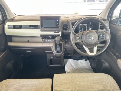 N-WGN(ホンダ)中古車 後席から見た前席