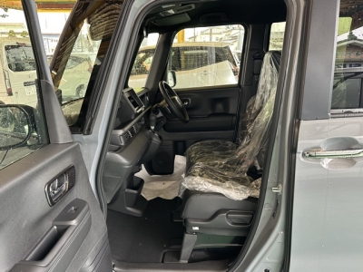 新型N-BOX(ホンダ)届出済未使用車 前席内装