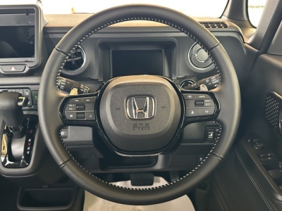 新型N-BOX(ホンダ)届出済未使用車 内外装写真
