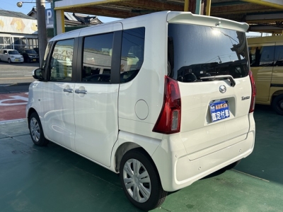 タント(ダイハツ)届出済未使用車 後方