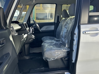 タント(ダイハツ)届出済未使用車 前席内装