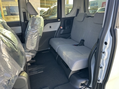 タント(ダイハツ)届出済未使用車 後席内装