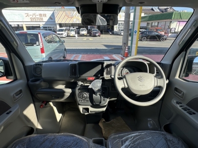 エブリイバン(スズキ)届出済未使用車 後席から見た前席