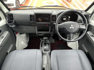ミニキャブミーブ(三菱)中古車 後席から見た前席