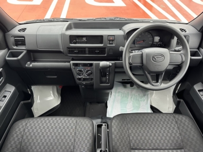 ハイゼットカーゴ(ダイハツ)届出済未使用車 後席から見た前席