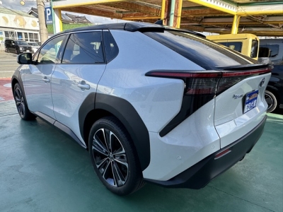 bZ4X(トヨタ)中古車 後方