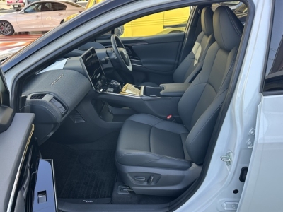 bZ4X(トヨタ)中古車 前席内装