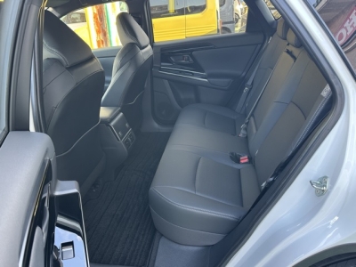 bZ4X(トヨタ)中古車 後席内装