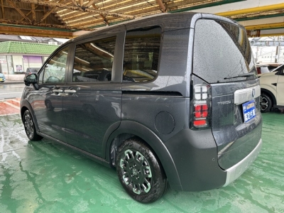 新型フリード(ホンダ)登録済未使用車 後方