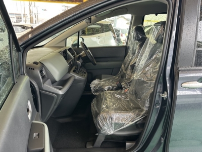 新型フリード(ホンダ)登録済未使用車 後席内装