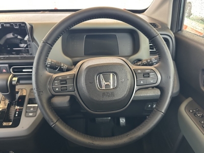 新型フリード(ホンダ)登録済未使用車 内外装写真他