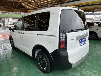 新型フリード(ホンダ)中古車 後方