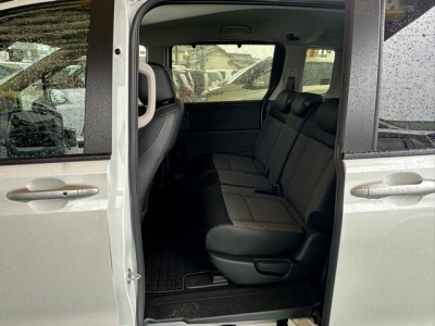 新型フリード(ホンダ)中古車 後席内装