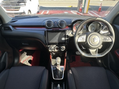 スイフトスポーツ(スズキ)中古車 後席から見た前席