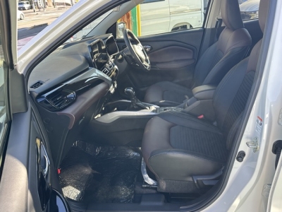 フロンクス(スズキ)新車見本展示無 前席内装