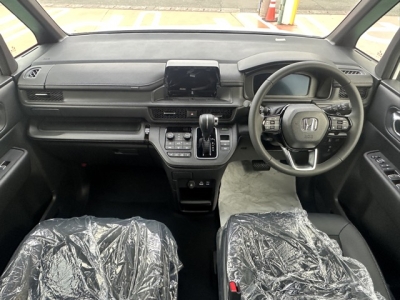 ステップワゴン(ホンダ)登録済未使用車 後席から見た前席