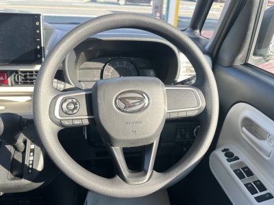 ムーヴキャンバス(ダイハツ)届出済未使用車 後席から見た前席