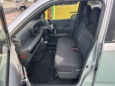 サクラ(ニッサン)中古車 前席内装